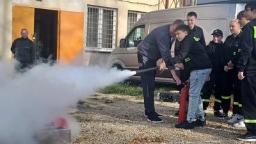 Młodzieżówka OSP Mokrsko ćwiczyła w praktyce zwalczanie pożarów